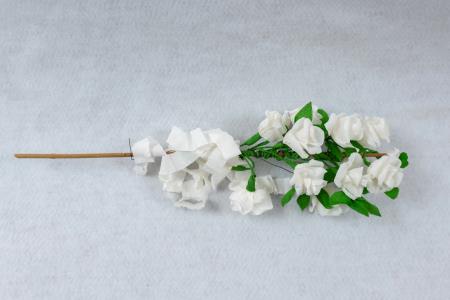 Šopek iz suhih rož, mlajši izdelek, krep papir.     